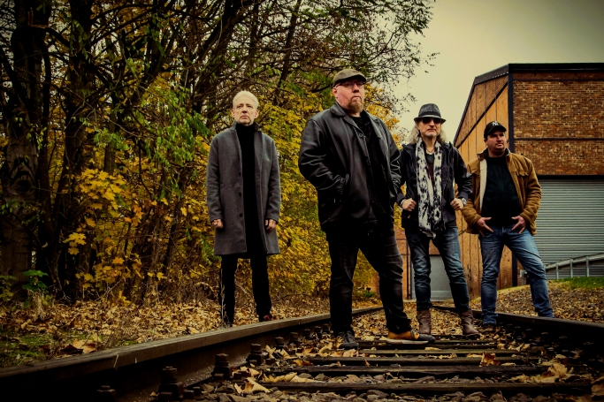 the-blind-dog-mayer-group-press-pic-c-laura-schamari-small